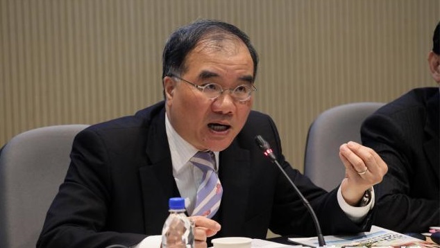 運輸及房屋局副局長丘誠武上周五表示，考慮重新發牌以遏止炒風。