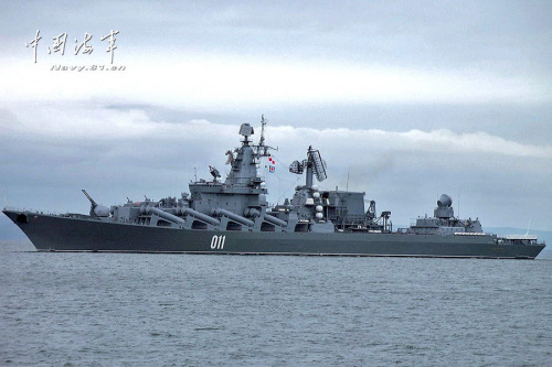 將於5日舉行的中俄“海上聯合—2013”軍事演習中，俄羅斯太平洋艦隊主力艦艇悉數出動，包括太平洋艦隊旗艦瓦良格號巡洋艦、維諾格拉多夫海軍上將號大型反潛艦、快速號導彈驅逐艦、毒蜘蛛級導彈快艇和基洛級常規潛艇等，共計12艘。圖為瓦良格號巡洋艦。