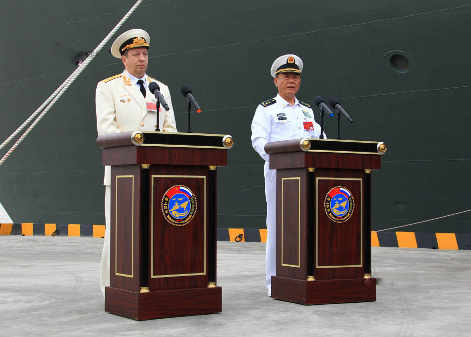 5月18日，歡迎儀式結束後，中俄海軍軍演雙方總導演在碼頭舉行中外媒體見面會。