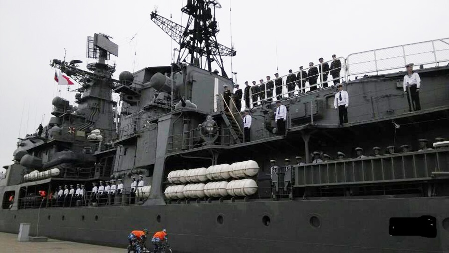 俄“快速”號導彈驅逐艦靠泊上海吳淞港碼頭