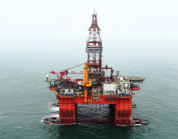 正在西沙群島海域作業的海洋石油981平臺