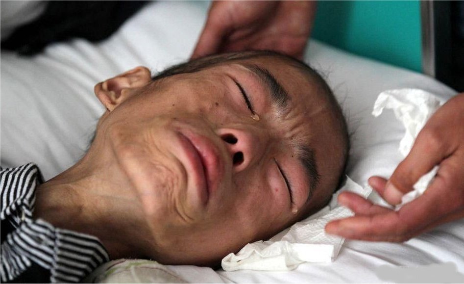 2012年6月12日，在杭州燒傷專科醫院，17歲的少年王衝衝噙著淚水告訴父母，如果自己不能醫治了，就把身體器官捐獻出來，幫助其他人。王衝衝兩年前患了淋巴腫瘤，由於沒錢醫治現在已經到了晚期。