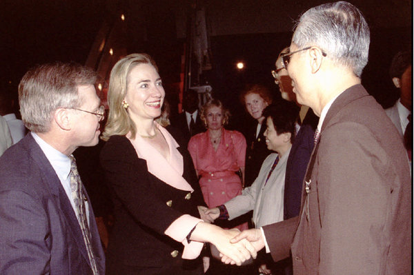 Win MacNamee/Reuters<br /><br />1995年，希拉里·克林頓在北京參加聯合國第四屆世界婦女大會。她在會上發言稱：「女性的權利就是人權。」